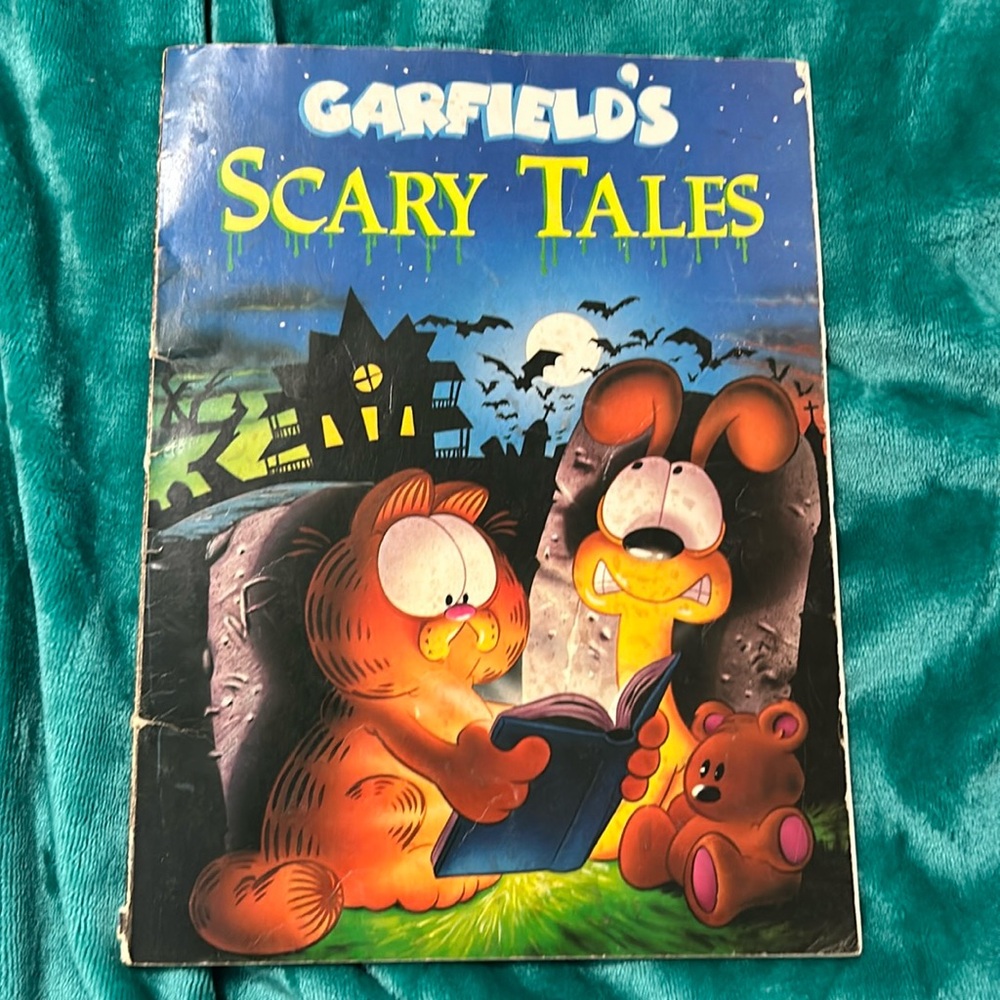 Garfield's Scary Tales - Paperback Book Halloween Decor Story 1990
